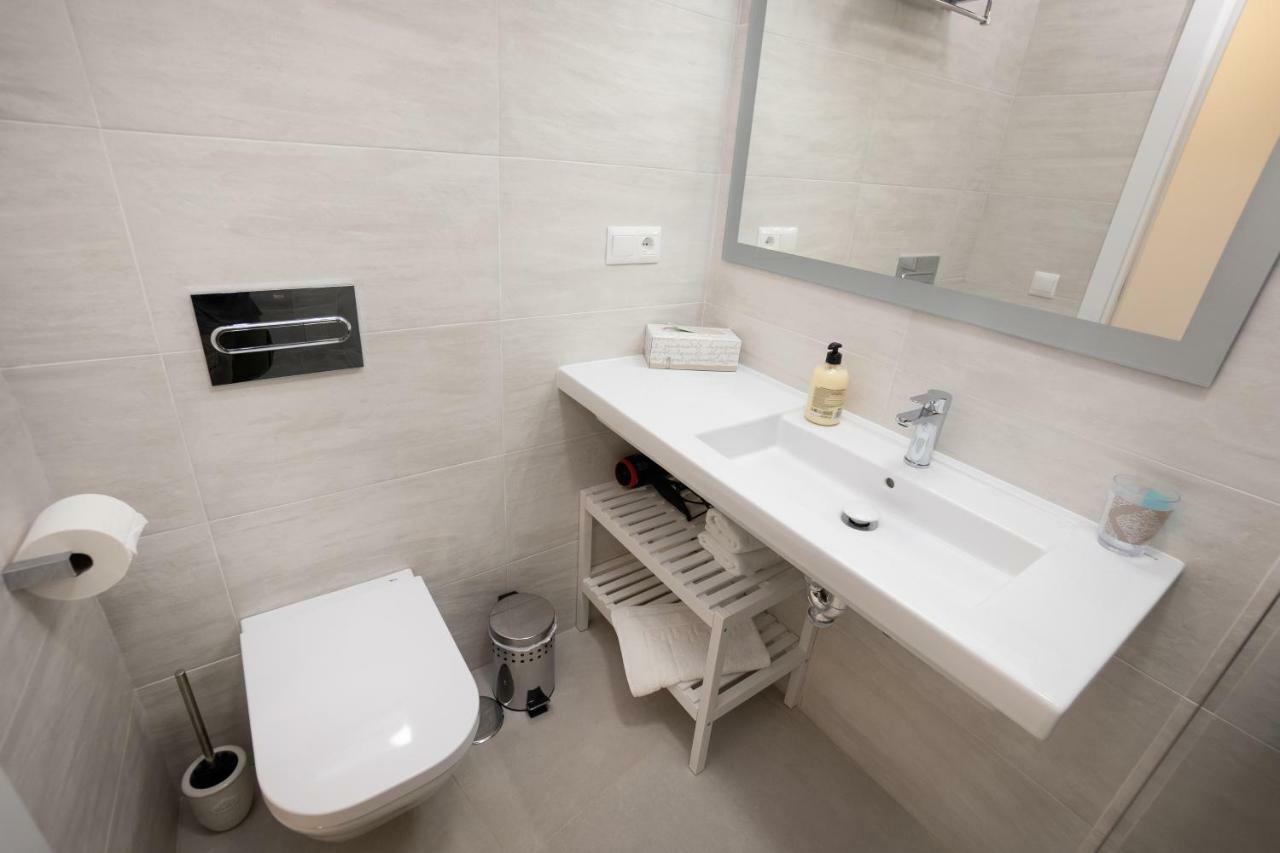 Apartamentos Mombasa 2 Planta Нерха Екстер'єр фото